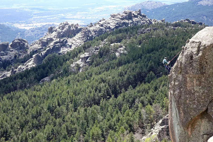 Desequipamiento de vías abiertas de manera irregular en la pedriza